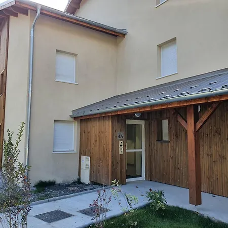 Appartement Moderne Avec Terrasse Et Parking Prive - Fr-1-165a-178 *