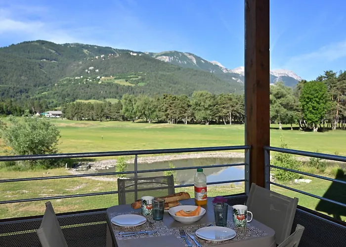 Moderne Avec Terrasse Et Parking Prive - Fr-1-165a-178 Barcelonnette